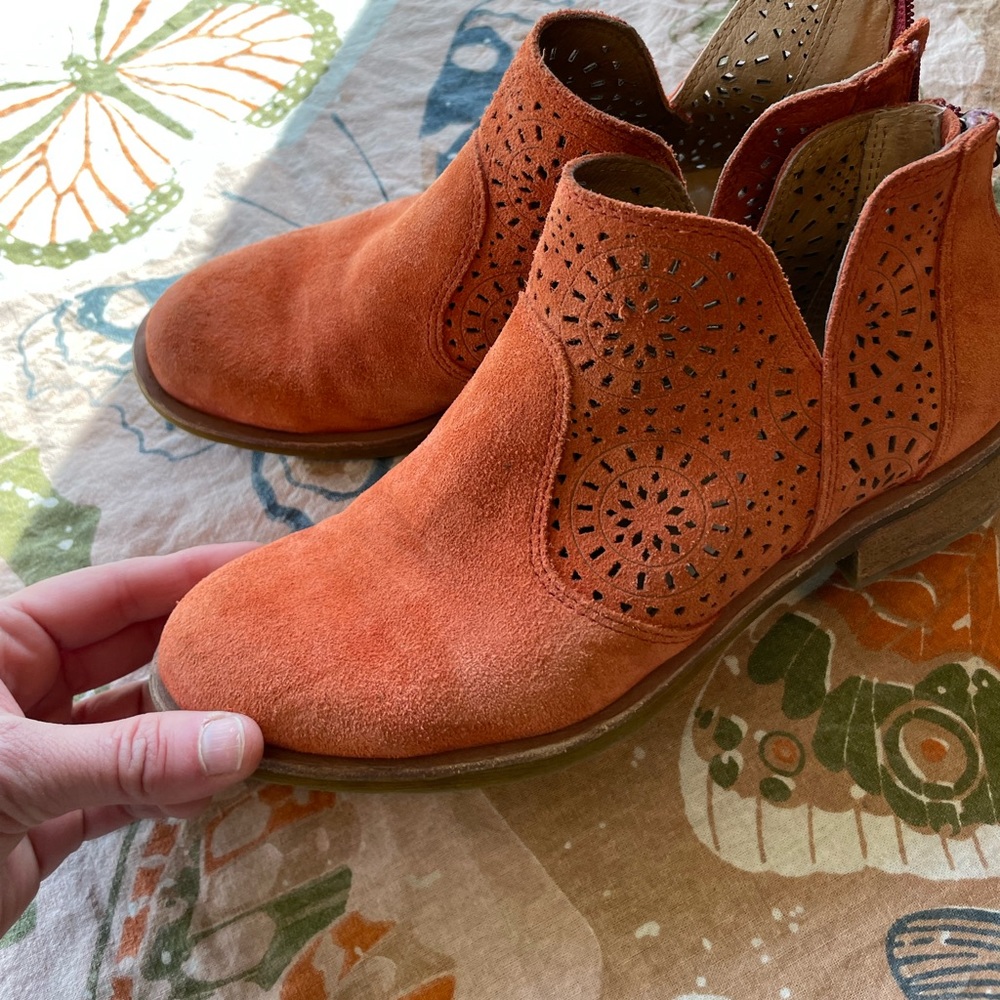 Soft boots orange suede